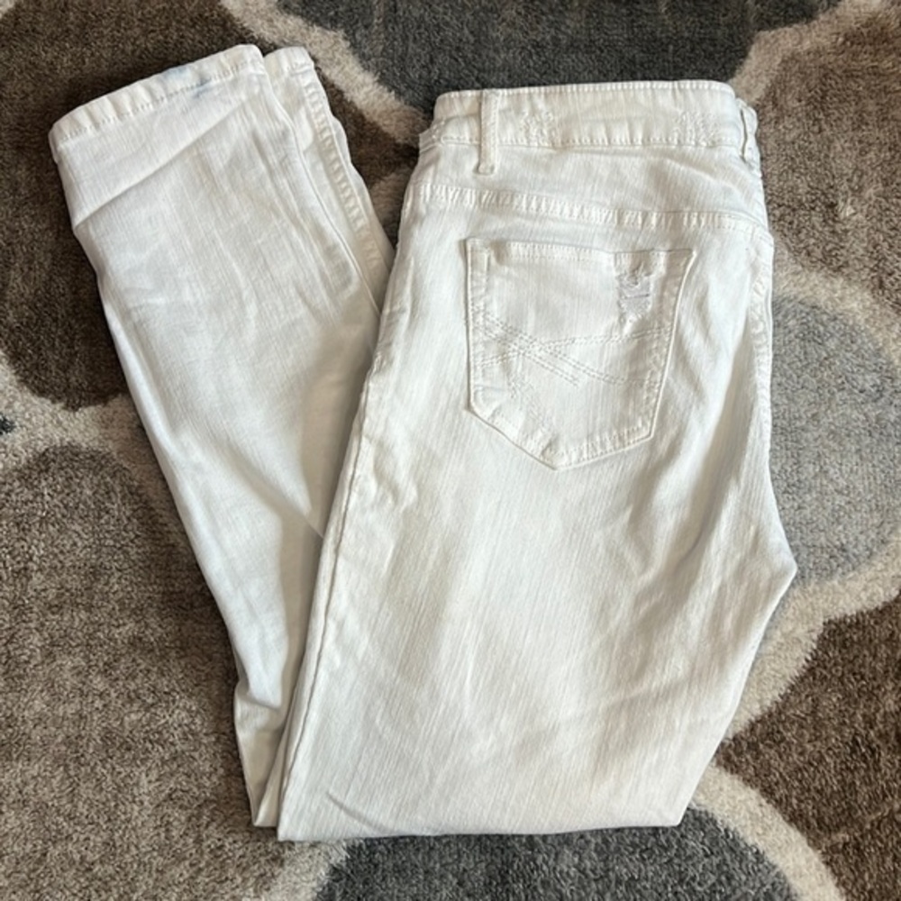 Aeropostale White Distressed Skinny Short Jeans